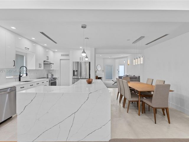 Home for sale at 8926 Emerson Ave - photo 7526131