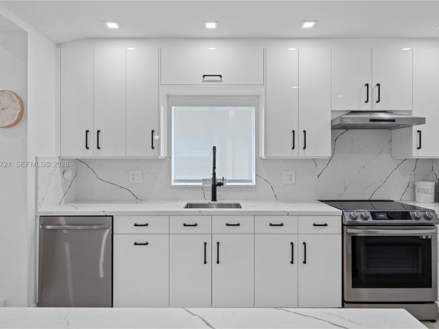 Home for sale at 8926 Emerson Ave - photo 7526134