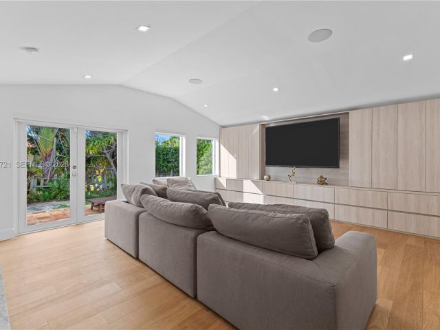 Home for sale at 8926 Emerson Ave - photo 7526135