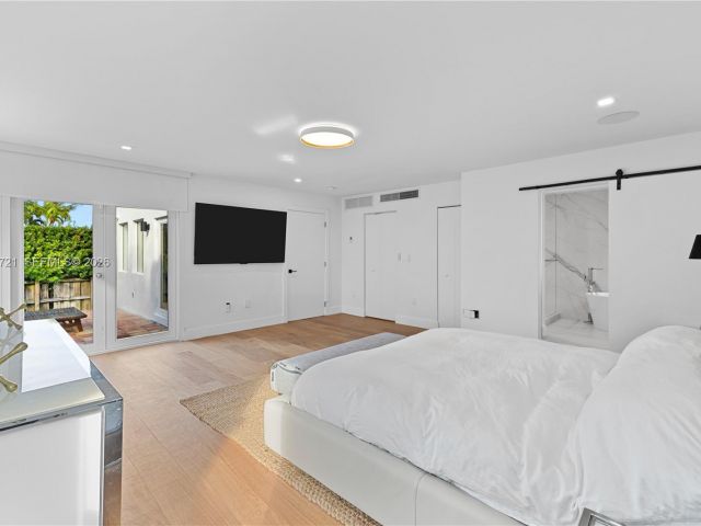 Home for sale at 8926 Emerson Ave - photo 7526141