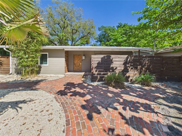 Home for rent at 1632 SW 28th Ave 0 - photo 7526753