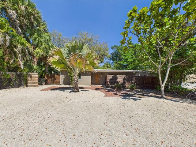 Home for rent at 1632 SW 28th Ave 0 - photo 7526754