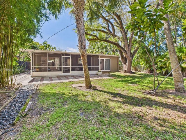 Home for rent at 1632 SW 28th Ave 0 - photo 7526765