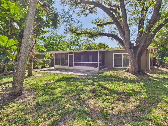 Home for rent at 1632 SW 28th Ave 0 - photo 7526766