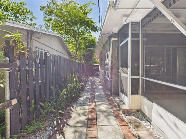 Home for rent at 1632 SW 28th Ave 0 - photo 7526770