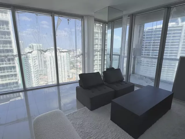 2-bedroom condo for sale in Miami - 475 Brickell Avenue 4615 - MondialRealty