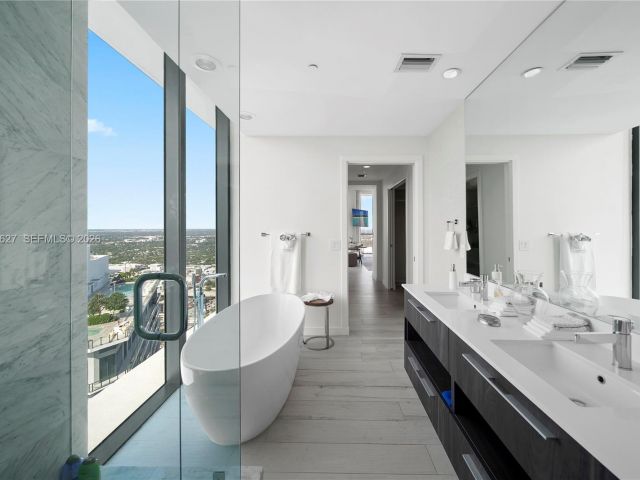 Apartment for rent  Unit #4907 - photo 7527819