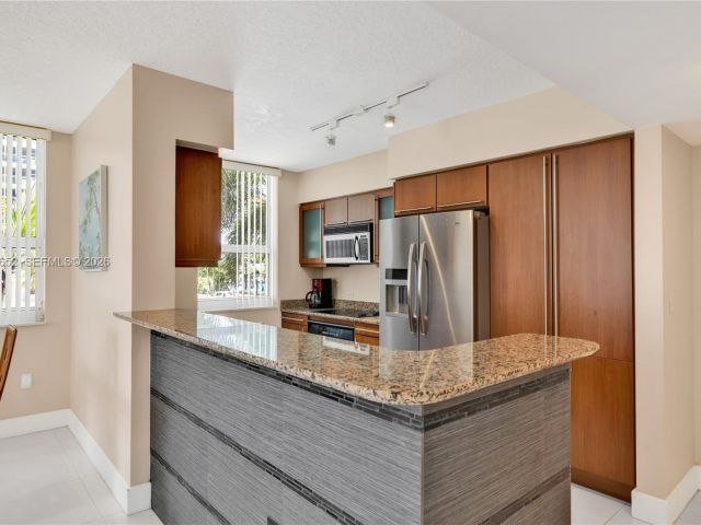 Apartment for rent  Unit #202 - photo 7527931