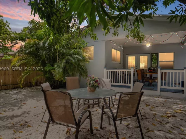 5-bedroom home for rent in Hallandale Beach - 113 SW 2nd St - MondialRealty