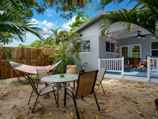 5-bedroom home for rent in Hallandale Beach - 113 SW 2nd St - MondialRealty