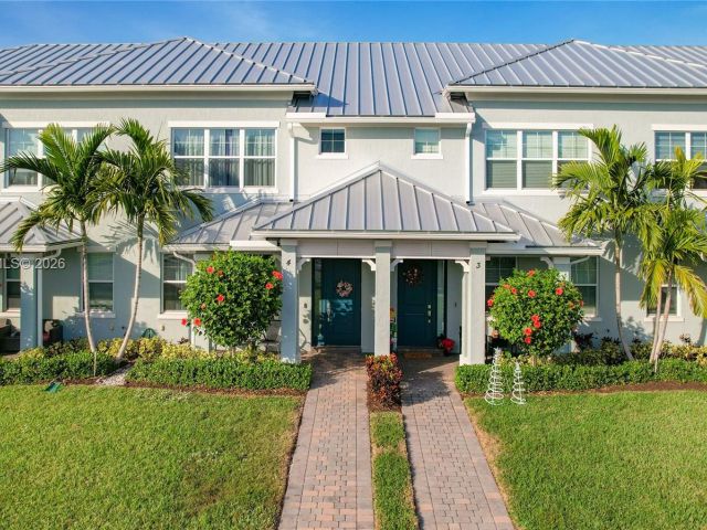 Home for rent at 1240 Eucalyptus Dr 4 - photo 7528689