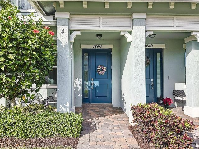 Home for rent at 1240 Eucalyptus Dr 4 - photo 7528690