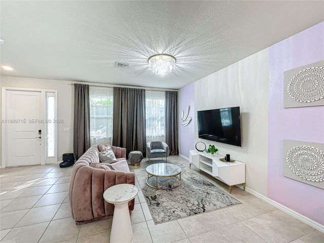 Home for rent at 1240 Eucalyptus Dr 4 - photo 7528693