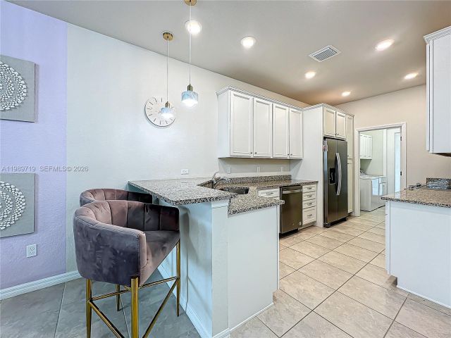 Home for rent at 1240 Eucalyptus Dr 4 - photo 7528694