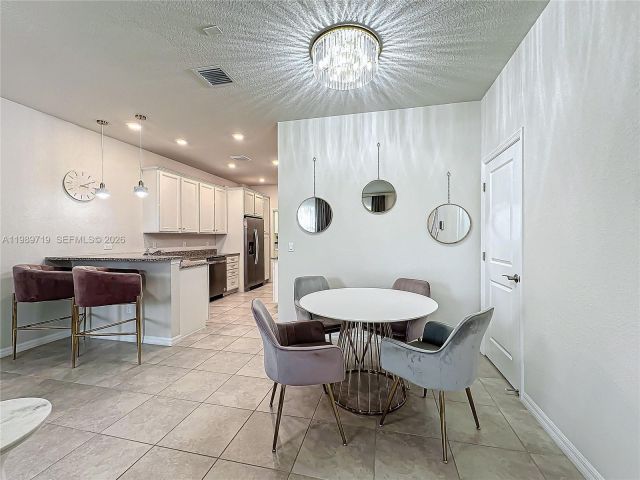 Home for rent at 1240 Eucalyptus Dr 4 - photo 7528695