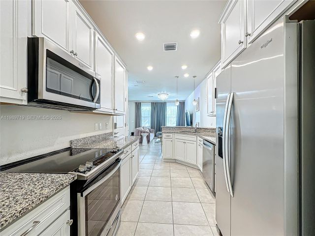 Home for rent at 1240 Eucalyptus Dr 4 - photo 7528697