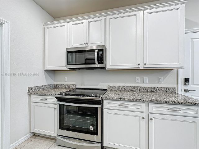 Home for rent at 1240 Eucalyptus Dr 4 - photo 7528699