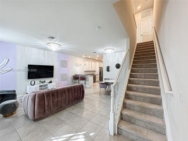 Home for rent at 1240 Eucalyptus Dr 4 - photo 7528700