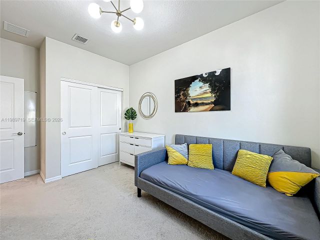 Home for rent at 1240 Eucalyptus Dr 4 - photo 7528701