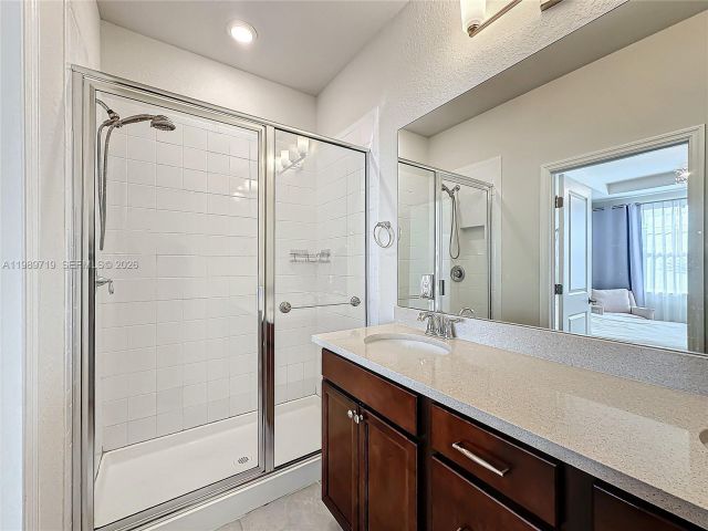 Home for rent at 1240 Eucalyptus Dr 4 - photo 7528708