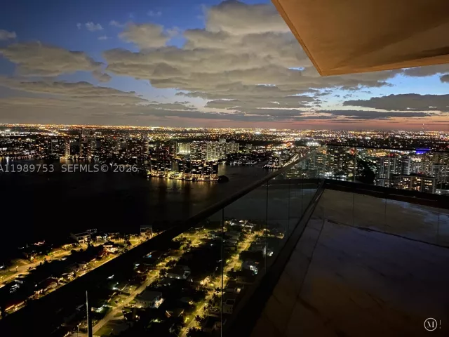 2-bedroom condo for sale in Sunny Isles Beach - 18975 Collins Ave 5105 - MondialRealty