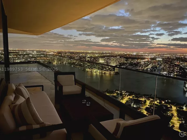 2-bedroom condo for sale in Sunny Isles Beach - 18975 Collins Ave 5105 - MondialRealty