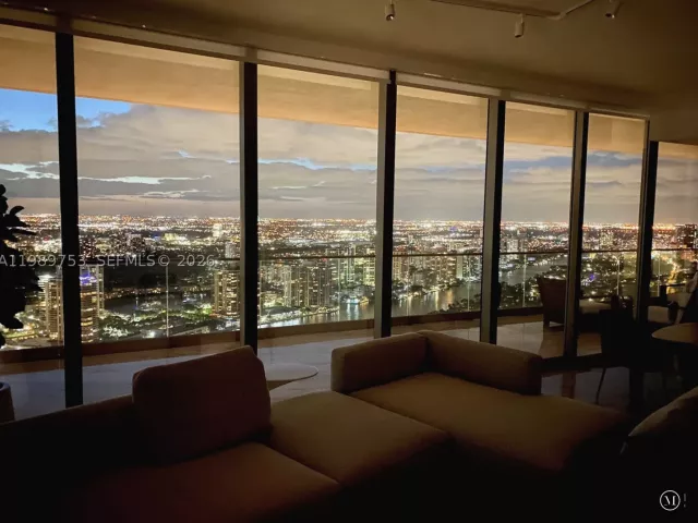 2-bedroom condo for sale in Sunny Isles Beach - 18975 Collins Ave 5105 - MondialRealty