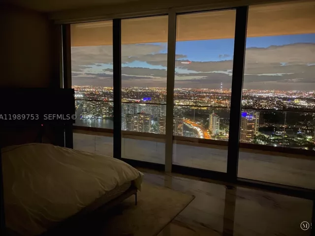 2-bedroom condo for sale in Sunny Isles Beach - 18975 Collins Ave 5105 - MondialRealty