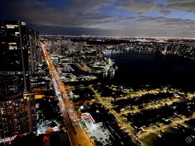2-bedroom condo for sale in Sunny Isles Beach - 18975 Collins Ave 5105 - MondialRealty