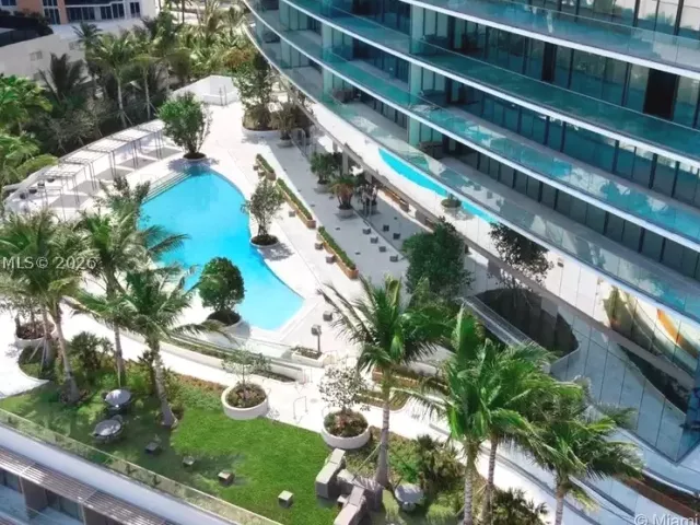 2-bedroom condo for sale in Sunny Isles Beach - 18975 Collins Ave 5105 - MondialRealty