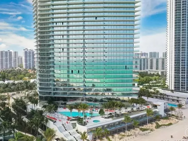 2-bedroom condo for sale in Sunny Isles Beach - 18975 Collins Ave 5105 - MondialRealty