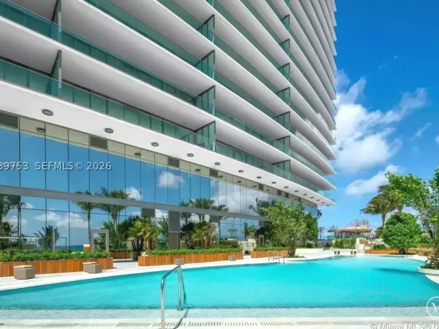 2-bedroom condo for sale in Sunny Isles Beach - 18975 Collins Ave 5105 - MondialRealty