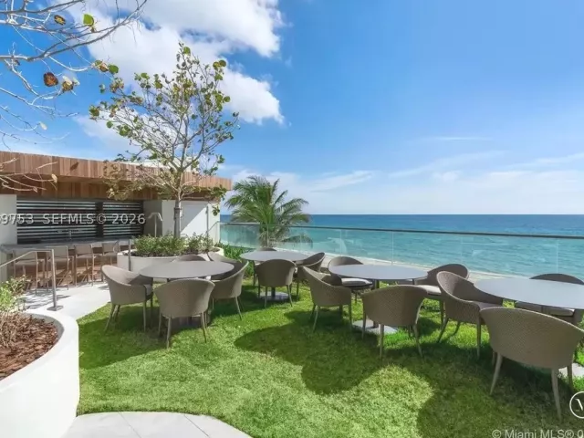 2-bedroom condo for sale in Sunny Isles Beach - 18975 Collins Ave 5105 - MondialRealty