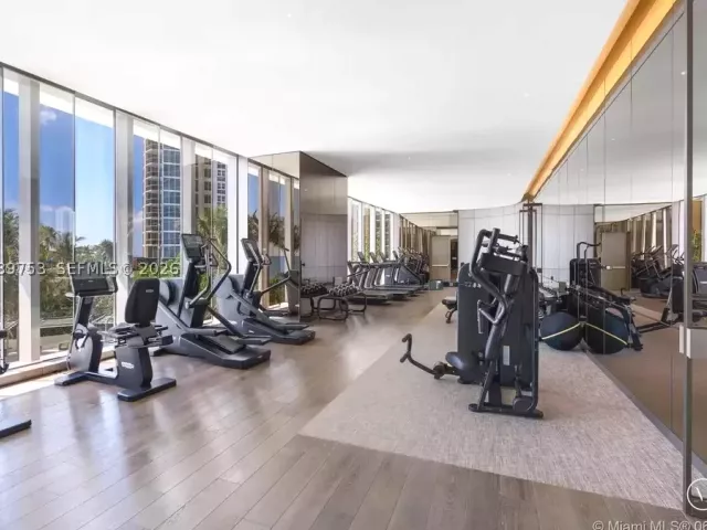 2-bedroom condo for sale in Sunny Isles Beach - 18975 Collins Ave 5105 - MondialRealty