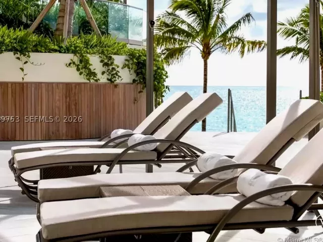 2-bedroom condo for sale in Sunny Isles Beach - 18975 Collins Ave 5105 - MondialRealty