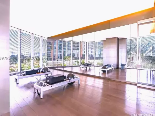 2-bedroom condo for sale in Sunny Isles Beach - 18975 Collins Ave 5105 - MondialRealty
