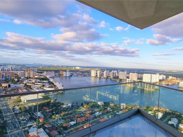 Apartment for sale  Unit #5105 - photo 7530471