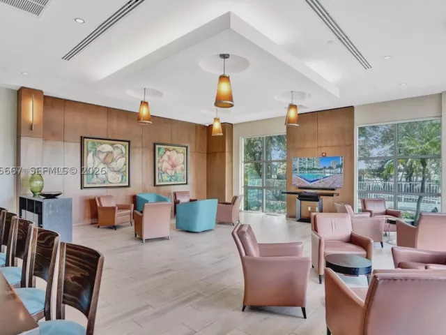 2-bedroom condo for rent in Miami - 31 SE 5th St 1110 - MondialRealty