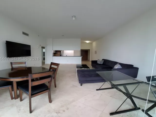 2-bedroom condo for rent in Miami - 31 SE 5th St 1110 - MondialRealty