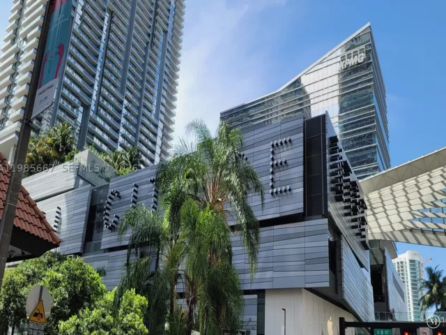2-bedroom condo for rent in Miami - 31 SE 5th St 1110 - MondialRealty