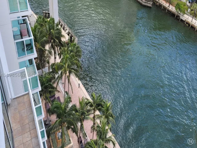 2-bedroom condo for rent in Miami - 31 SE 5th St 1110 - MondialRealty