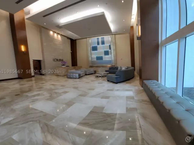 2-bedroom condo for rent in Miami - 31 SE 5th St 1110 - MondialRealty