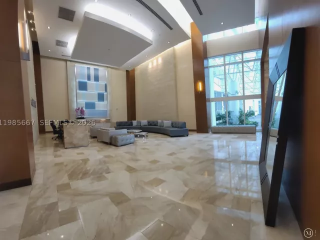 2-bedroom condo for rent in Miami - 31 SE 5th St 1110 - MondialRealty