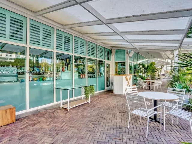 2-bedroom condo for rent in Miami - 31 SE 5th St 1110 - MondialRealty