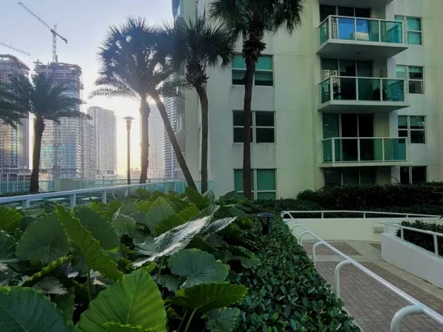 2-bedroom condo for rent in Miami - 31 SE 5th St 1110 - MondialRealty