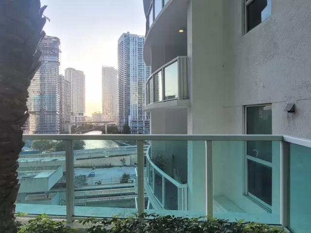 2-bedroom condo for rent in Miami - 31 SE 5th St 1110 - MondialRealty