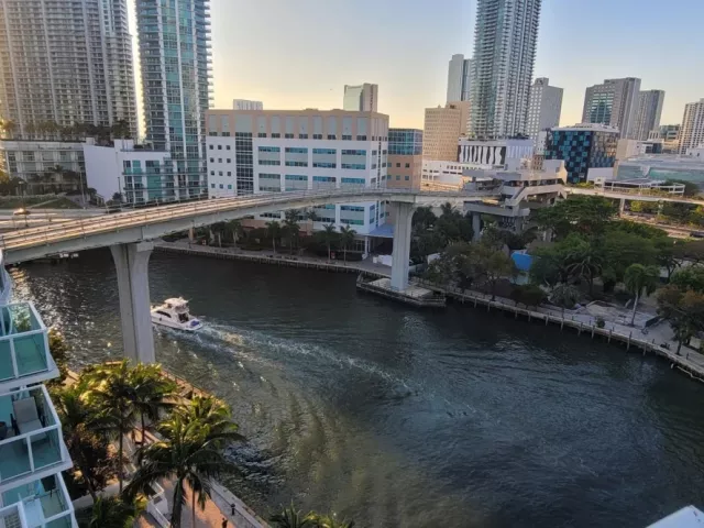 2-bedroom condo for rent in Miami - 31 SE 5th St 1110 - MondialRealty