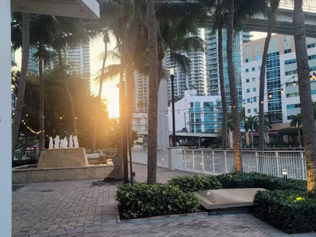 2-bedroom condo for rent in Miami - 31 SE 5th St 1110 - MondialRealty