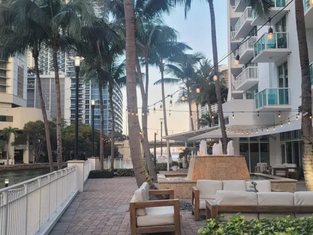 2-bedroom condo for rent in Miami - 31 SE 5th St 1110 - MondialRealty