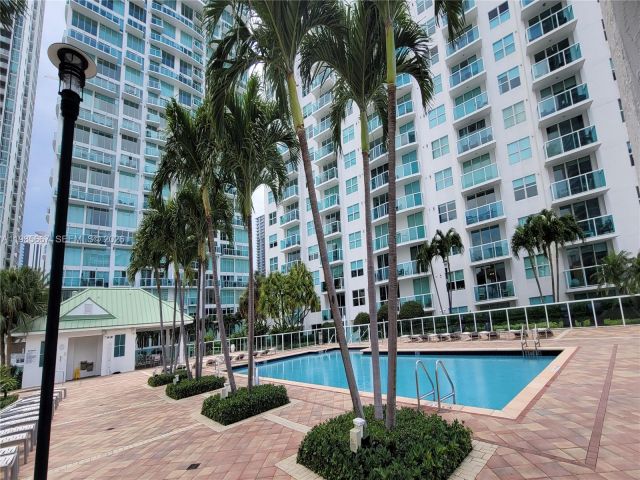 2-bedroom condo for rent in Miami - 31 SE 5th St 1110 - MondialRealty